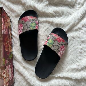 Gucci slides bloom supreme